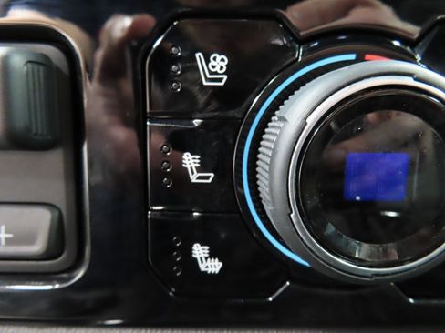 Used 2025 Chevrolet Silverado 1500 ZR2 w/ Technology Package image 70