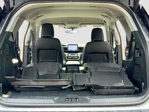 Used 2023 Ford Explorer XLT w/ Equipment Group 202A AWD/4WD image 7