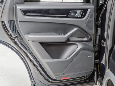 Used 2019 Porsche Cayenne image 52