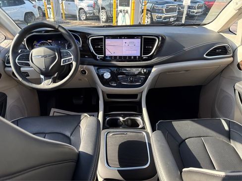 Used 2024 Chrysler Pacifica Limited FWD image 22