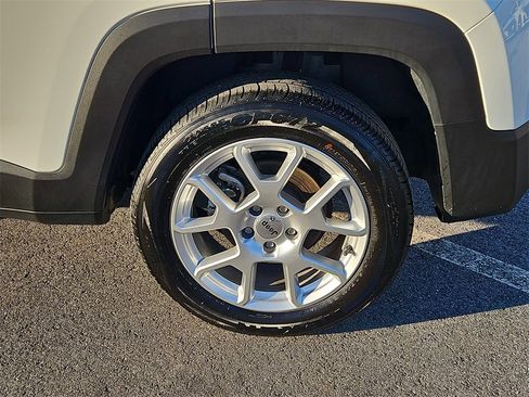 Used 2022 Jeep Renegade Latitude w/ Convenience Group image 8