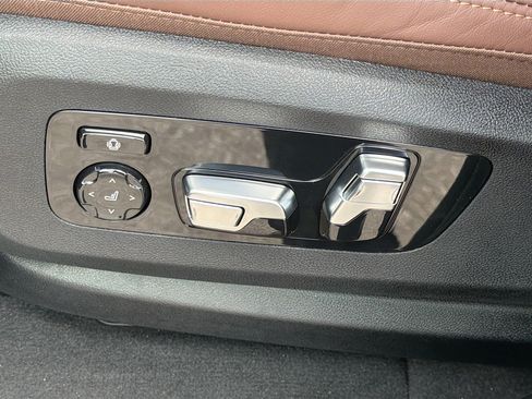 New 2026 BMW X5 xDrive50e w/ Executive Package image 25