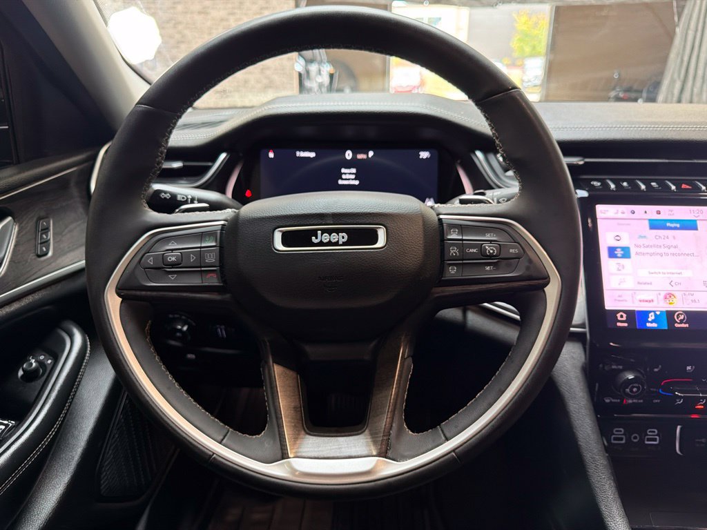 Used 2023 Jeep Grand Cherokee L Limited w/ Luxury Tech Group II AWD/4WD image 20