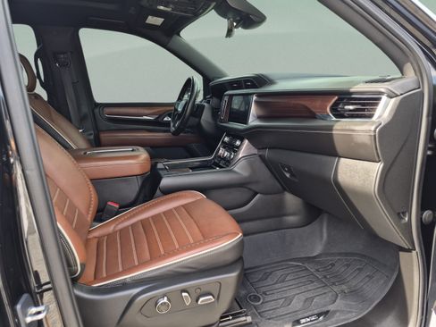 Used 2023 GMC Yukon Denali Ultimate w/ LPO, Floor Liner Package AWD/4WD image 21