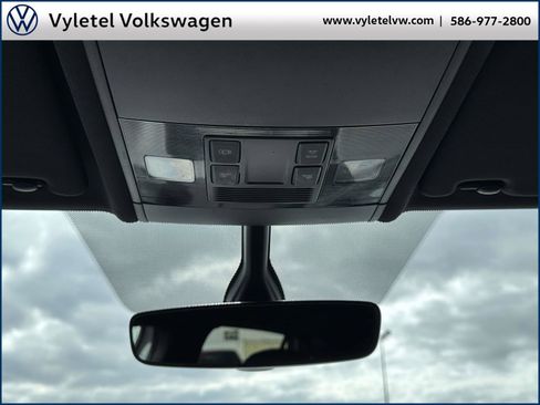 Used 2020 Volkswagen Atlas Cross Sport SE image 31