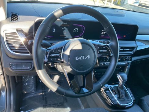 Used 2025 Kia Seltos S image 28