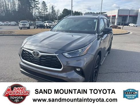 Used 2023 Toyota Highlander XLE image 7