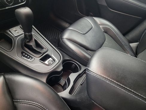 Used 2019 Jeep Cherokee Latitude Plus w/ Cold Weather Group FWD image 26