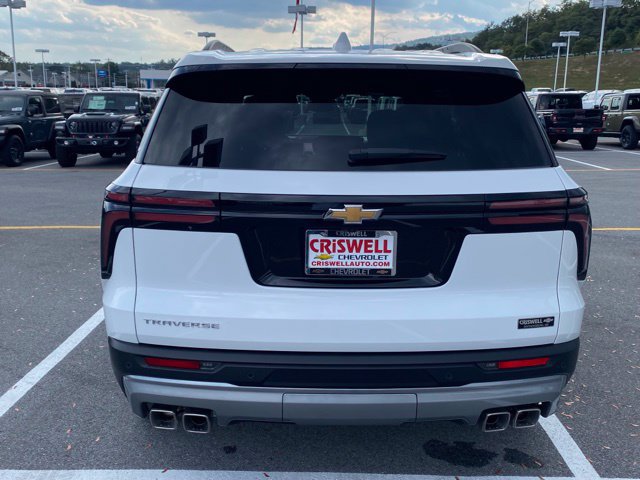 Used 2026 Chevrolet Traverse LT w/ LPO, Floor Liner Package FWD image 4