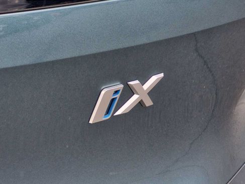 Used 2024 BMW iX xDrive50 w/ Premium Package AWD/4WD image 13