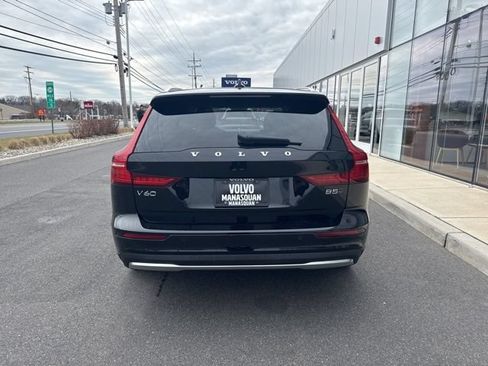 Used 2025 Volvo V60 B5 Cross Country Plus AWD/4WD image 4