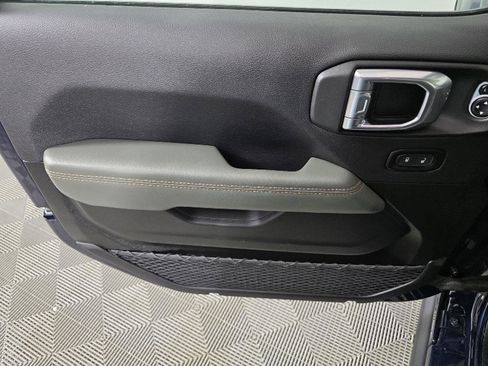 Used 2025 Jeep Gladiator Mojave image 16