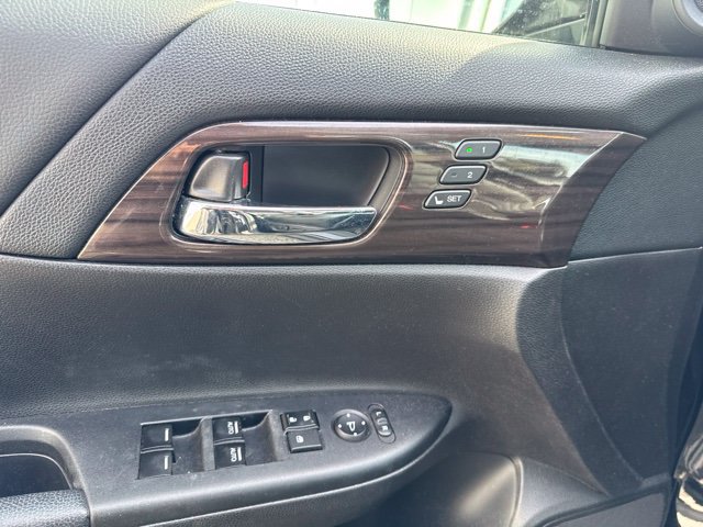 Used 2016 Honda Accord Touring image 13