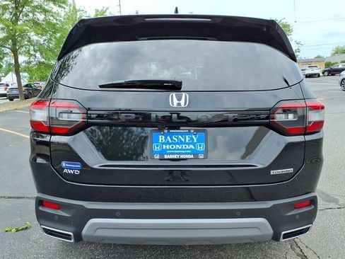 Certified 2025 Honda Pilot Touring image 9