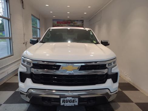 Used 2024 Chevrolet Silverado 1500 LT AWD/4WD image 7
