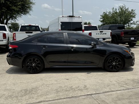 Used 2021 Toyota Corolla SE FWD image 3
