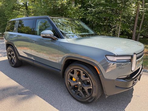 Used 2026 Rivian R1S Premium AWD/4WD image 3