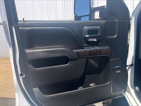 Used 2016 GMC Sierra 2500 Denali w/ Duramax Plus Package AWD/4WD image 28
