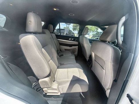 Used 2018 Ford Explorer XLT w/ Equipment Group 201A FWD image 26