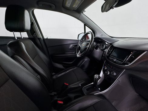 Used 2022 Chevrolet Trax LT w/ LT Convenience Package FWD image 27