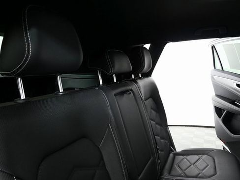 Certified 2025 Volkswagen Atlas Cross Sport SE image 16