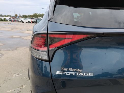 Certified 2024 Kia Sportage EX w/ EX Premium Package AWD/4WD image 11