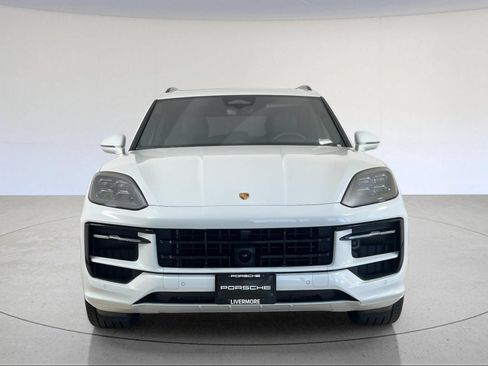 Used 2026 Porsche Cayenne GTS AWD/4WD image 11