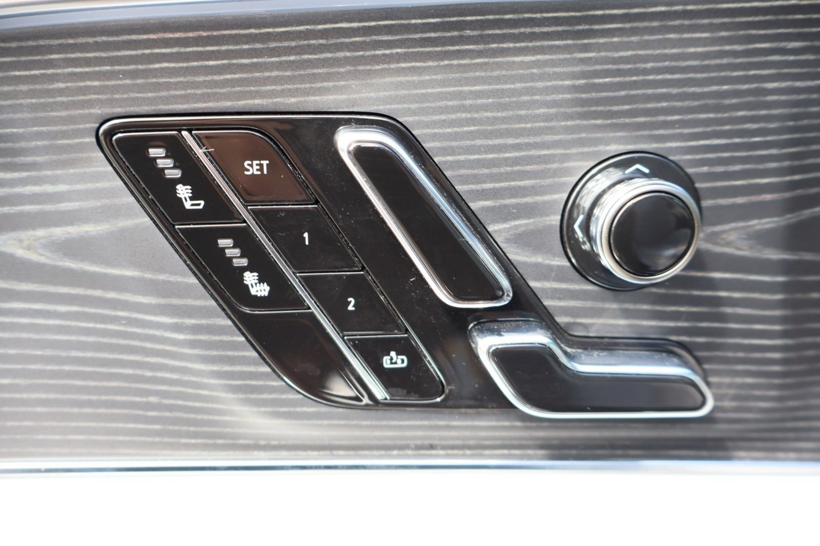 Used 2024 Cadillac Lyriq Luxury AWD/4WD image 20