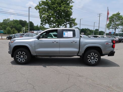 Used 2024 Chevrolet Colorado Z71 w/ Z71 Convenience Package 2 AWD/4WD image 7