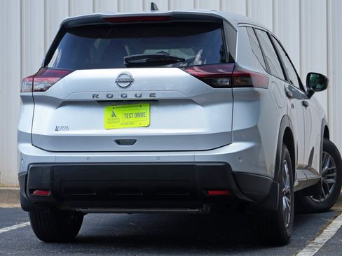 Used 2025 Nissan Rogue S FWD image 4