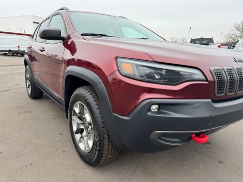 Used 2019 Jeep Cherokee Trailhawk image 12