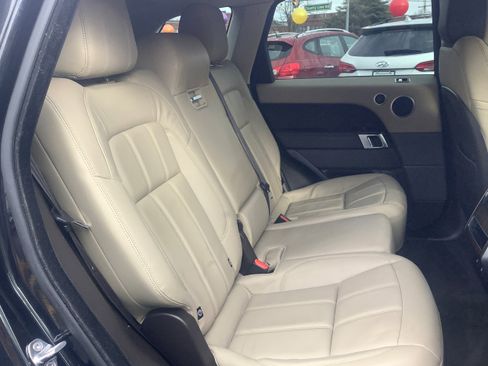 Used 2019 Land Rover Range Rover Sport SE image 17
