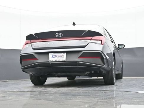 Used 2025 Hyundai Elantra Hybrid FWD image 46