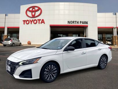 Used 2025 Nissan Altima 2.5 SV
