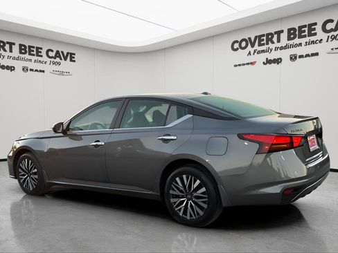 Used 2023 Nissan Altima 2.5 SV image 6