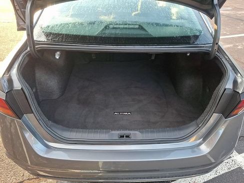 Used 2025 Nissan Altima 2.5 SV FWD image 29