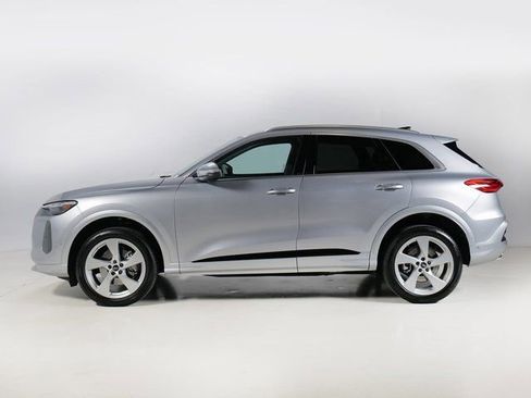 Used 2025 Audi Q5 Premium w/ Premium Plus AWD/4WD image 2