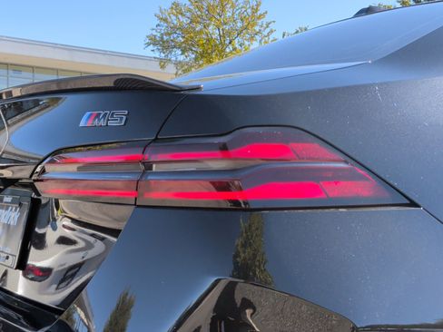 Used 2026 BMW M5 w/ Carbon Package image 11