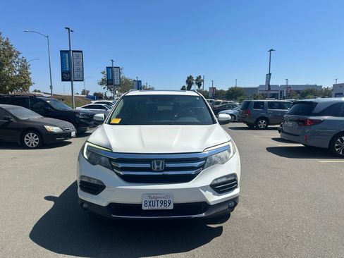 Used 2018 Honda Pilot Touring image 1