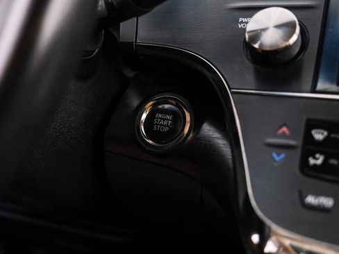 Used 2016 Toyota Avalon XLE Premium image 20