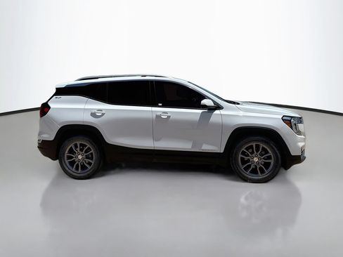 Used 2022 GMC Terrain SLT w/ Tech Package FWD image 8