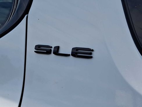 Used 2023 GMC Acadia SLE w/ Driver Convenience Package FWD image 35