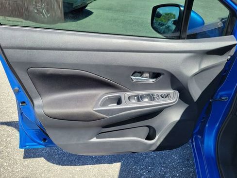 Used 2021 Nissan Versa SV FWD image 9