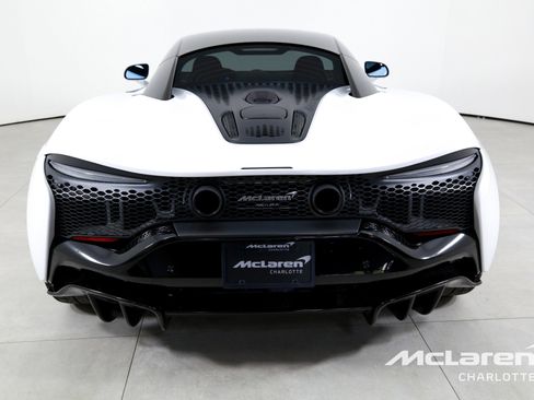 Used 2024 McLaren Artura image 8