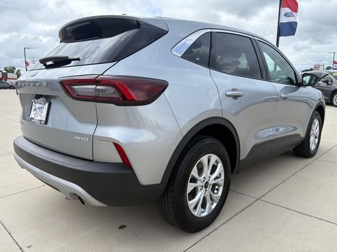 Used 2024 Ford Escape Active AWD/4WD image 4
