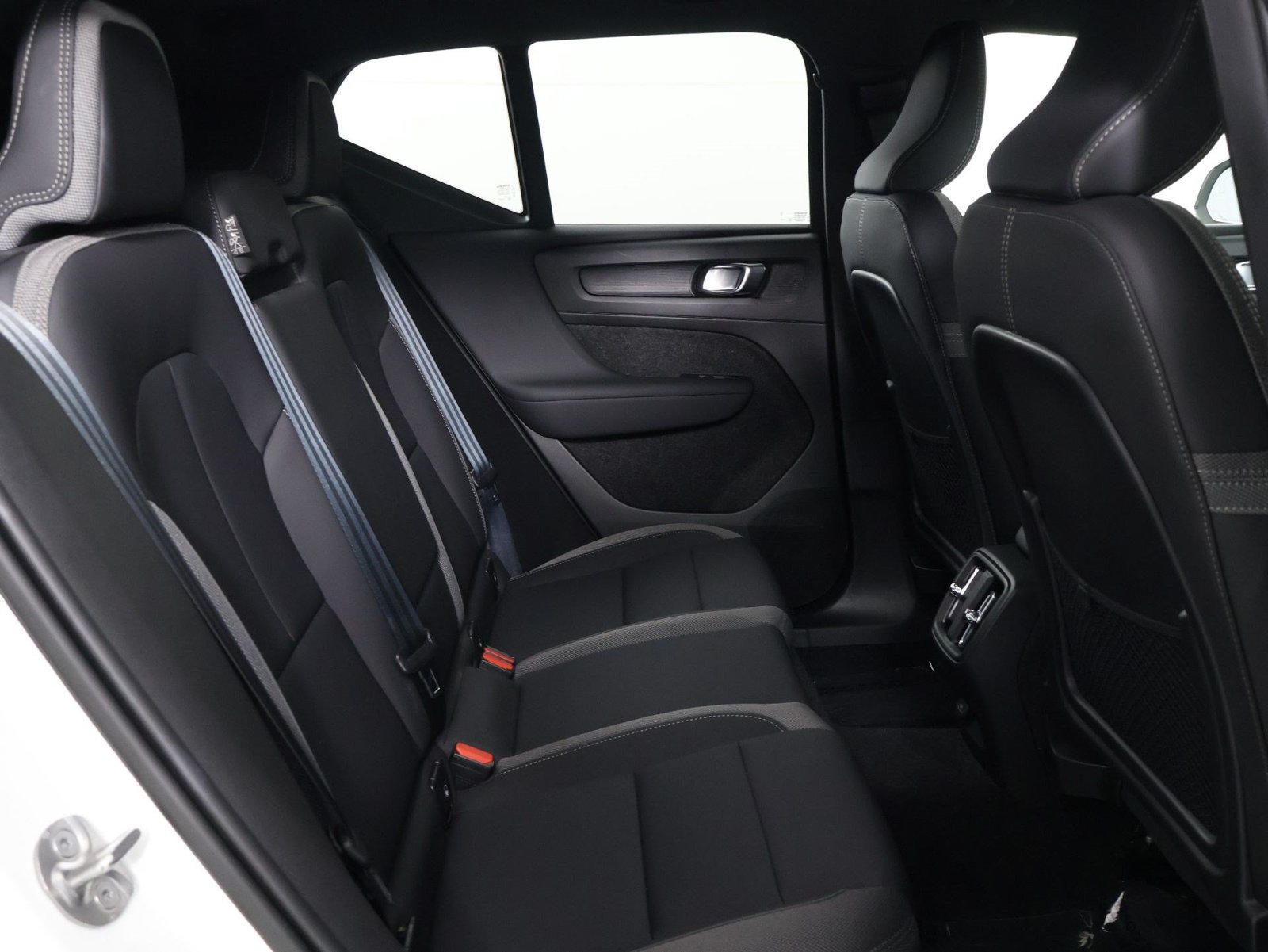 Certified 2023 Volvo XC40 Recharge Core AWD/4WD image 28