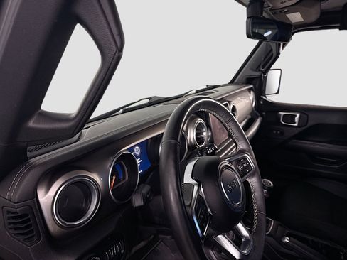 Used 2018 Jeep Wrangler Unlimited Sahara image 23