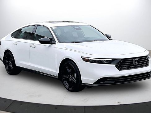 Used 2023 Honda Accord Sport image 2