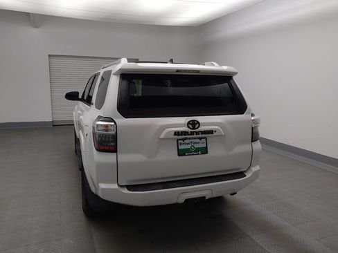 Used 2018 Toyota 4Runner SR5 image 6