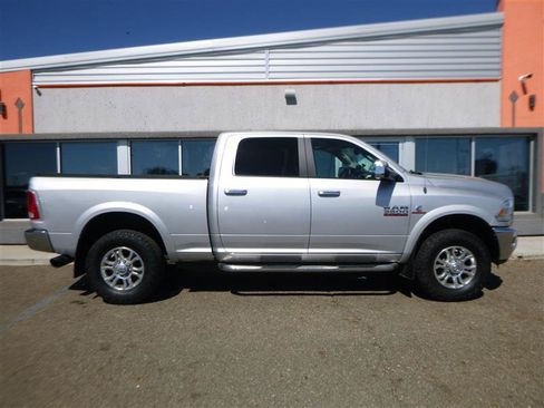 Used 2015 RAM 3500 Laramie w/ Convenience Group AWD/4WD image 5